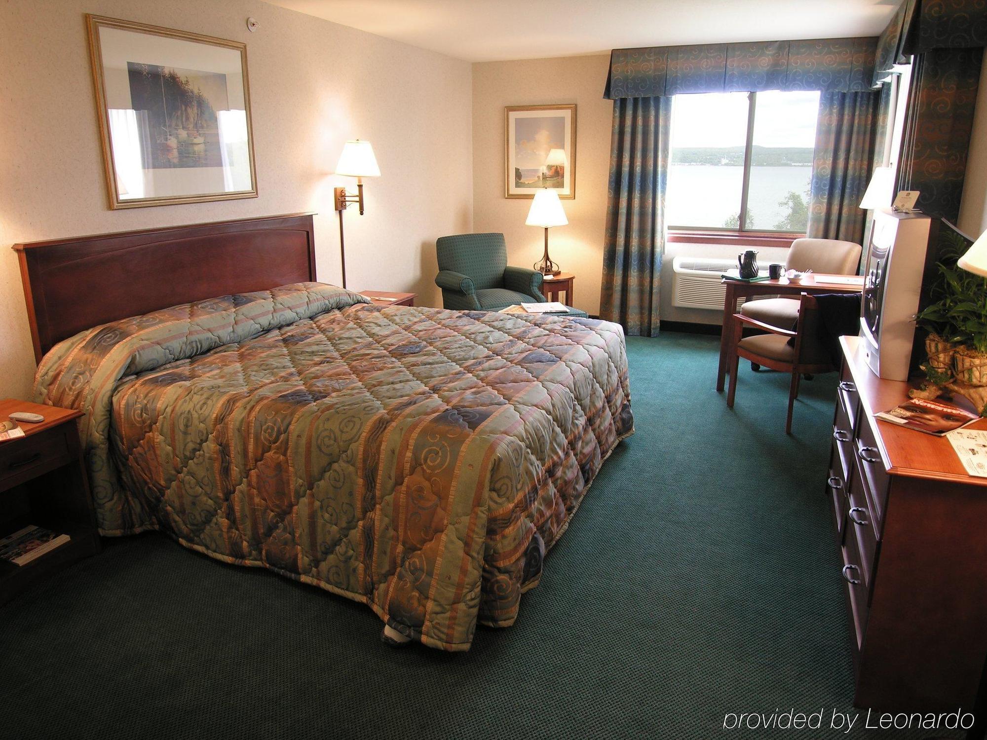 Baraga Lakeside Inn Habitación foto