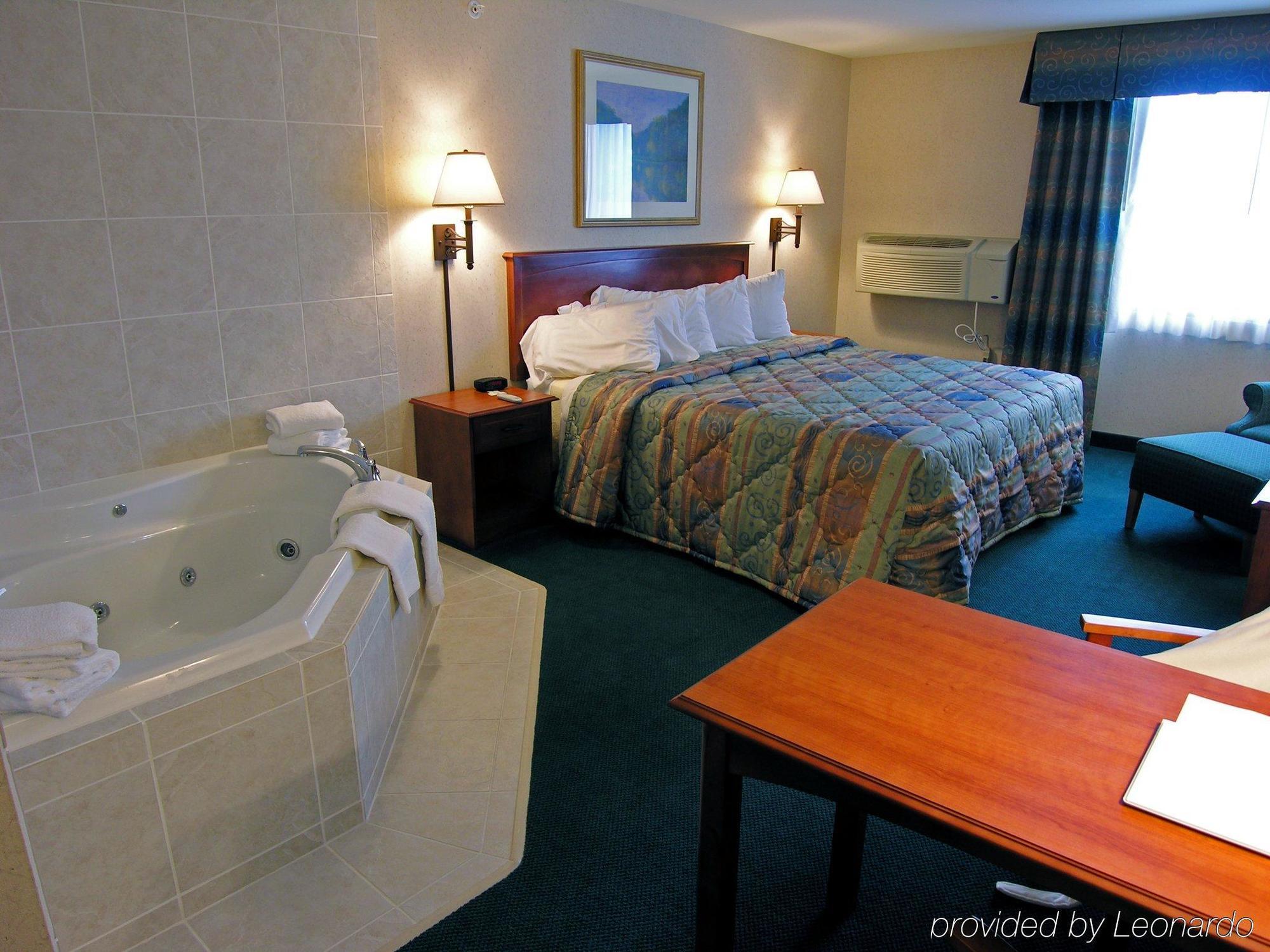 Baraga Lakeside Inn Habitación foto